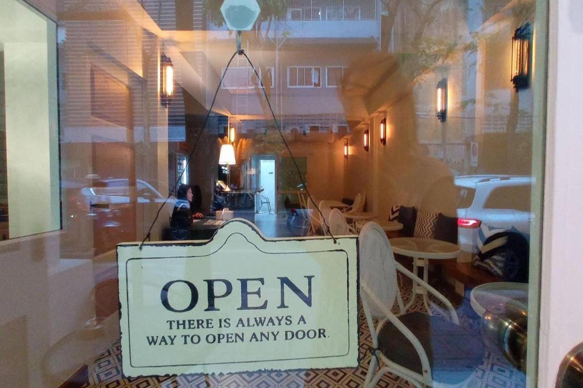 Forgotten Hostel Silom Bangkok Ngoại thất bức ảnh