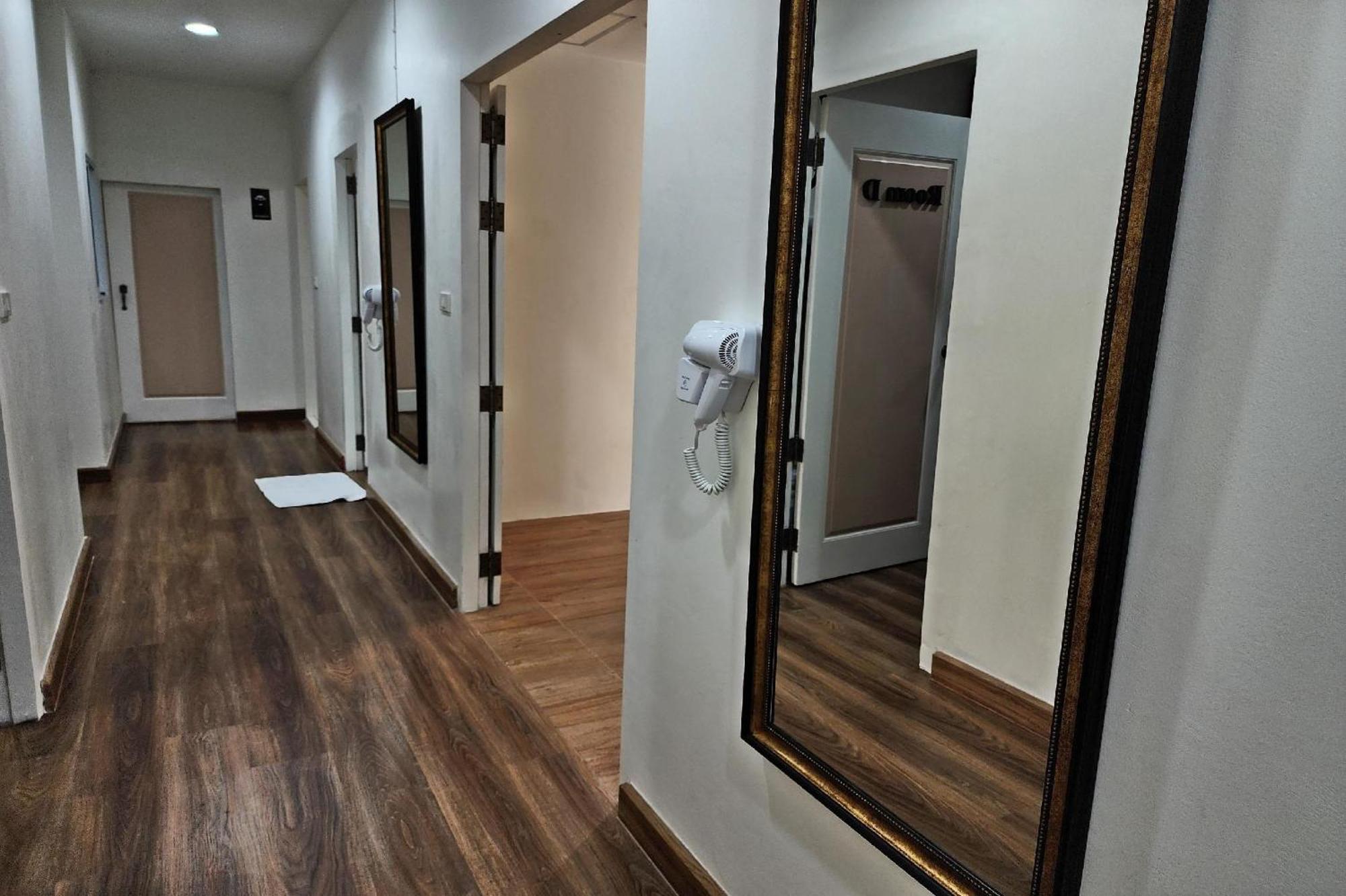 Forgotten Hostel Silom Bangkok Ngoại thất bức ảnh