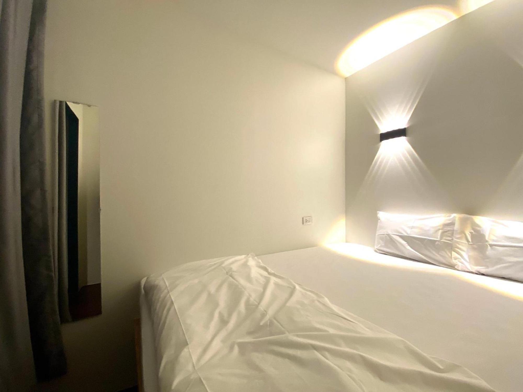Forgotten Hostel Silom Bangkok Ngoại thất bức ảnh
