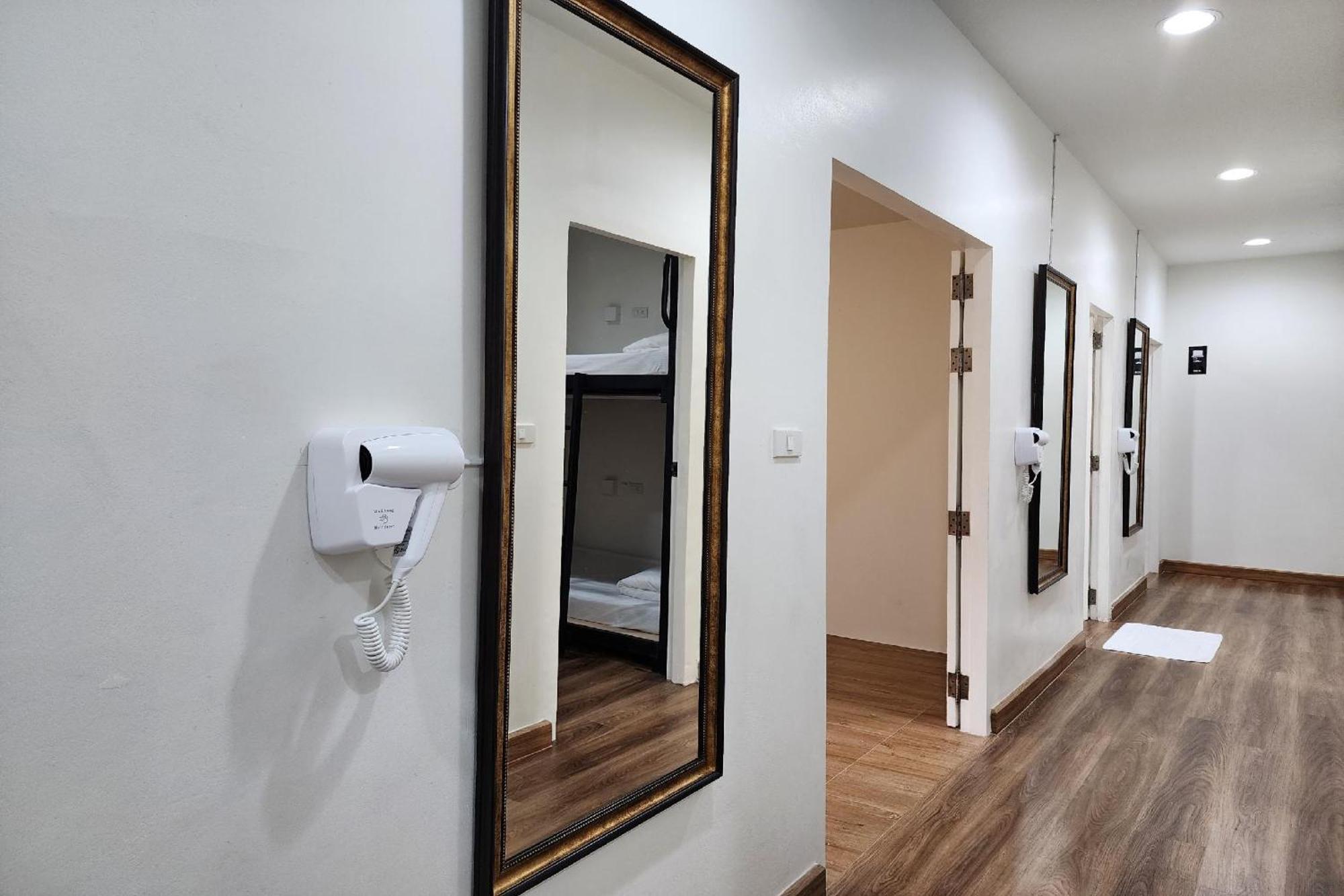 Forgotten Hostel Silom Bangkok Ngoại thất bức ảnh